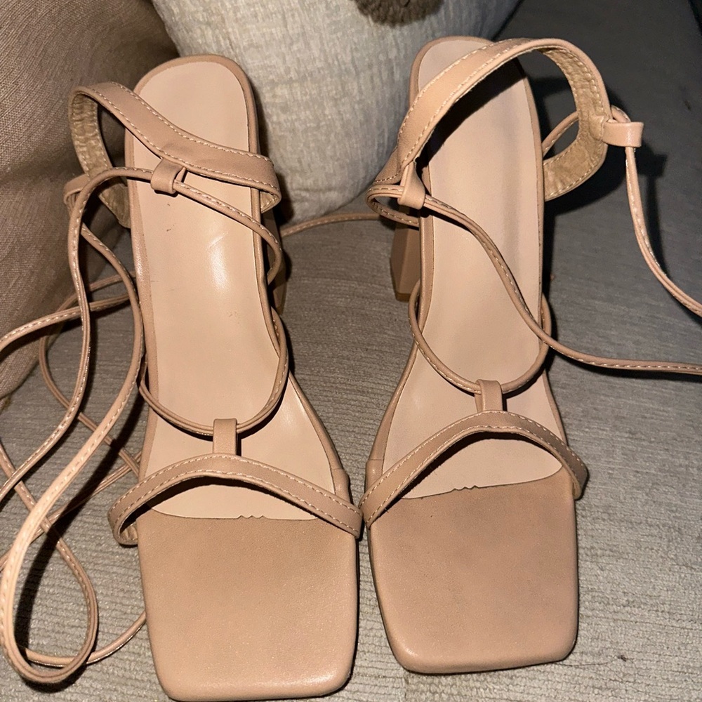 Elegant Tan Strappy Sandals